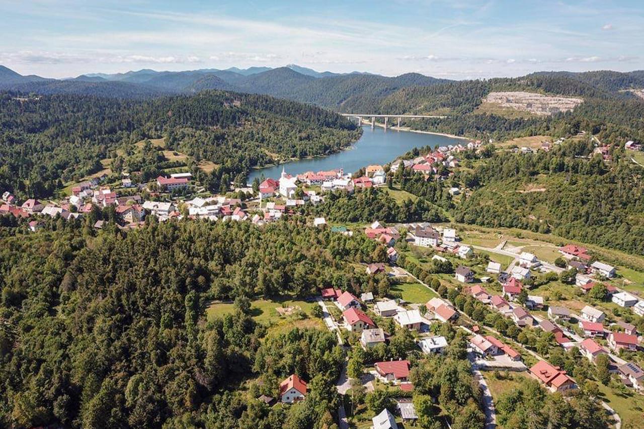 Posadi jelu, spasi pčelu – inicijativa pčelara u Općini Fužine