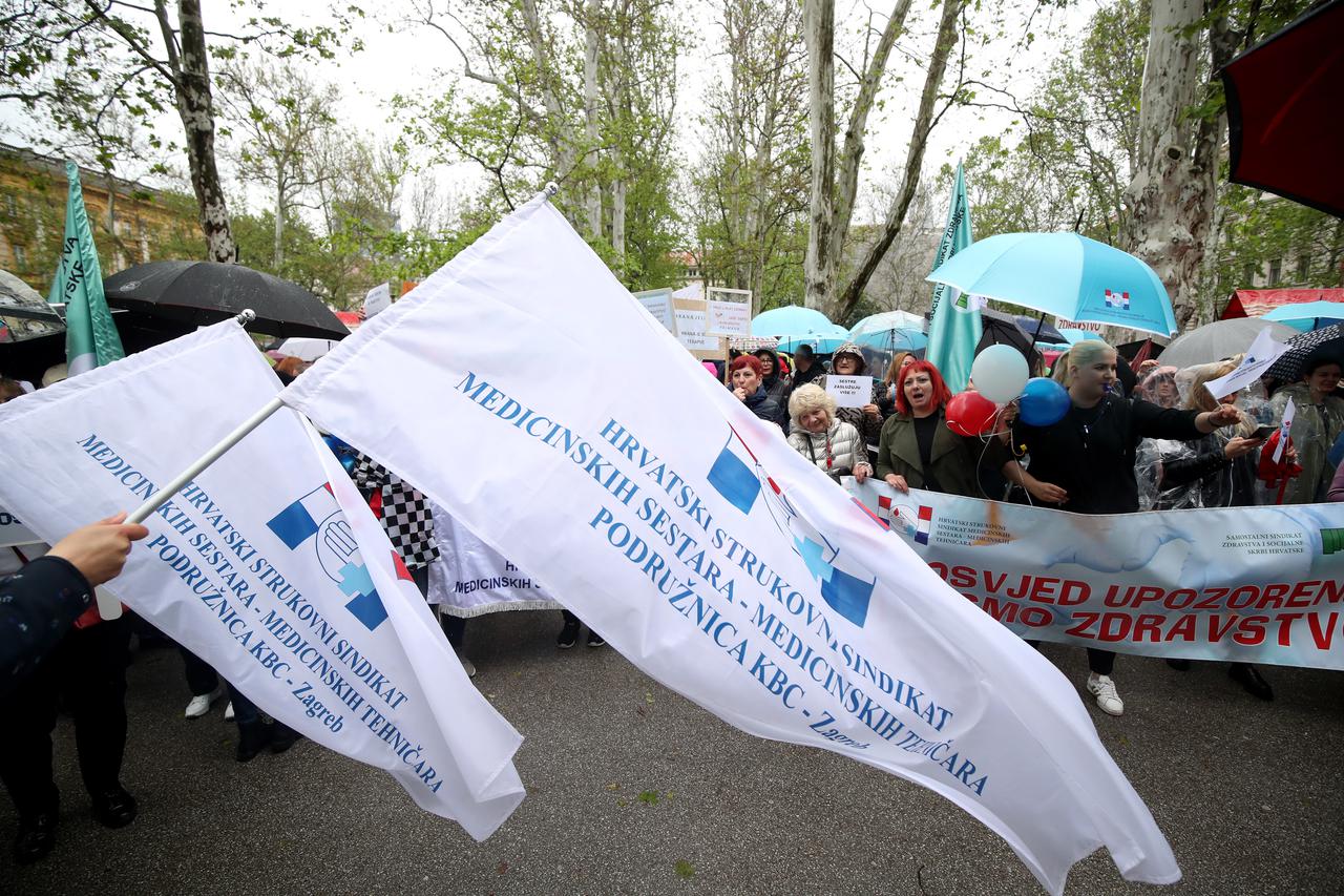 Zagreb: Prosvjed medicinskih sestara, tehničara i nemedicinskog osoblja na Zrinjevcu