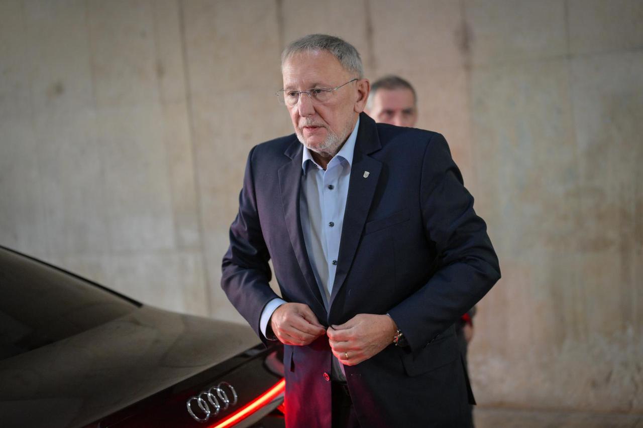 Zagreb: Dolazak članova HDZ-a na sjednicu šireg Predsjedništva i Nacionalnog odbora stranke