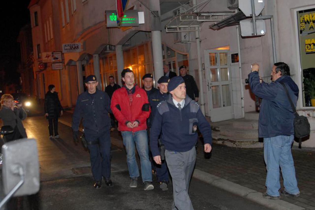 ubojica, privođenje (1)