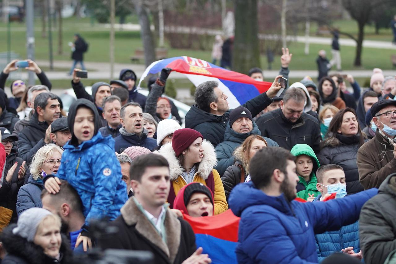 Beograd: Skup podrsše Novaku Đokoviću, koji je organizirala njegova obitelj, održan je ispred Narodne skupštine