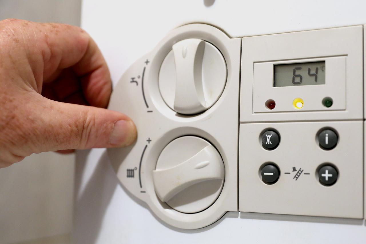 Zagreb: Naglim padom temperature zraka brojni građani upalili su grijanje u svojim domovima