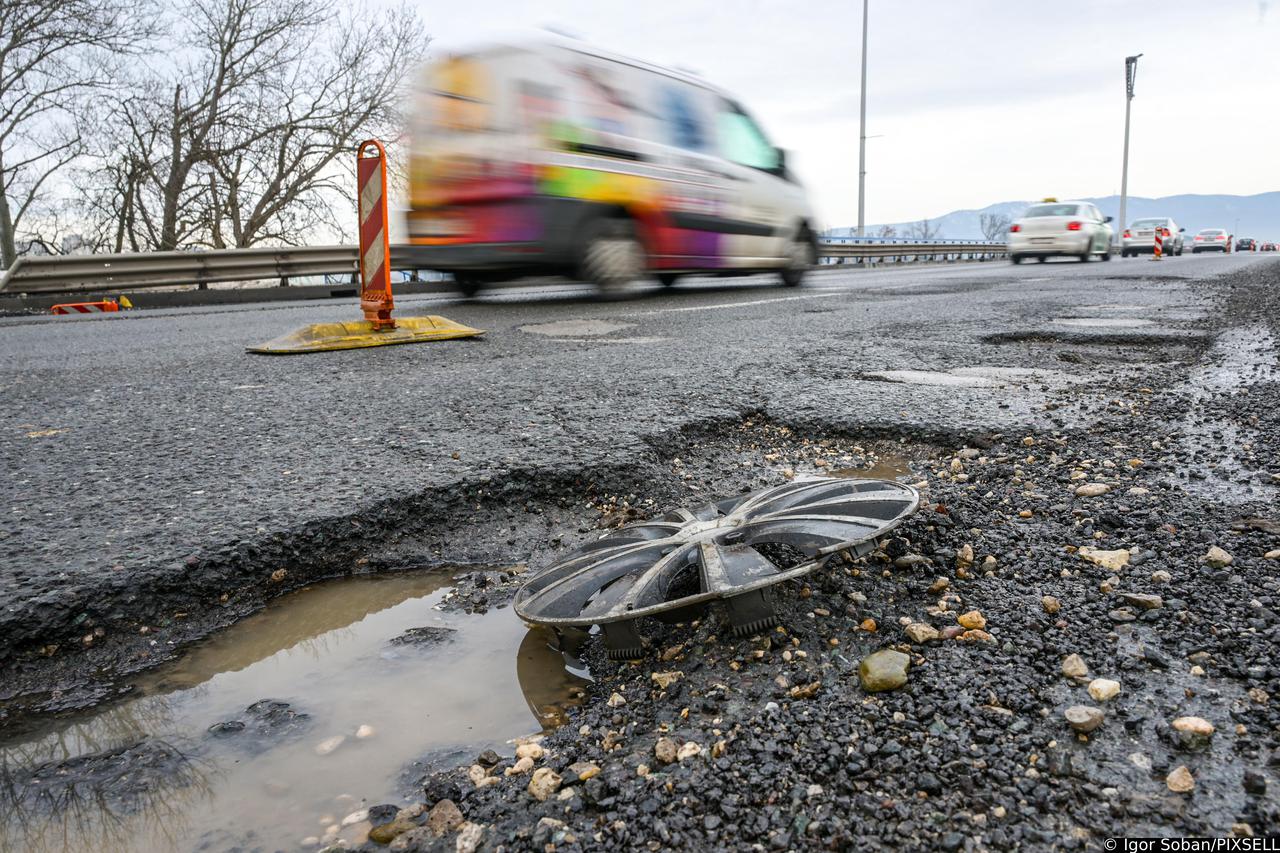 Zagreb: Započela hitna sanacija kolnika na Aveniji Većeslava Holjevca