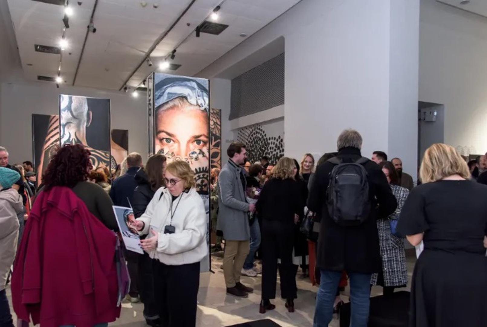 Prikazi tetovaža i razgovori sa sudionicima istraživanja prate iskustva, motivaciju, odnos prema tijelu, stilu i načinu na koji tetovaže stvaraju identitet, bilježe stavove i pamte proživljeno