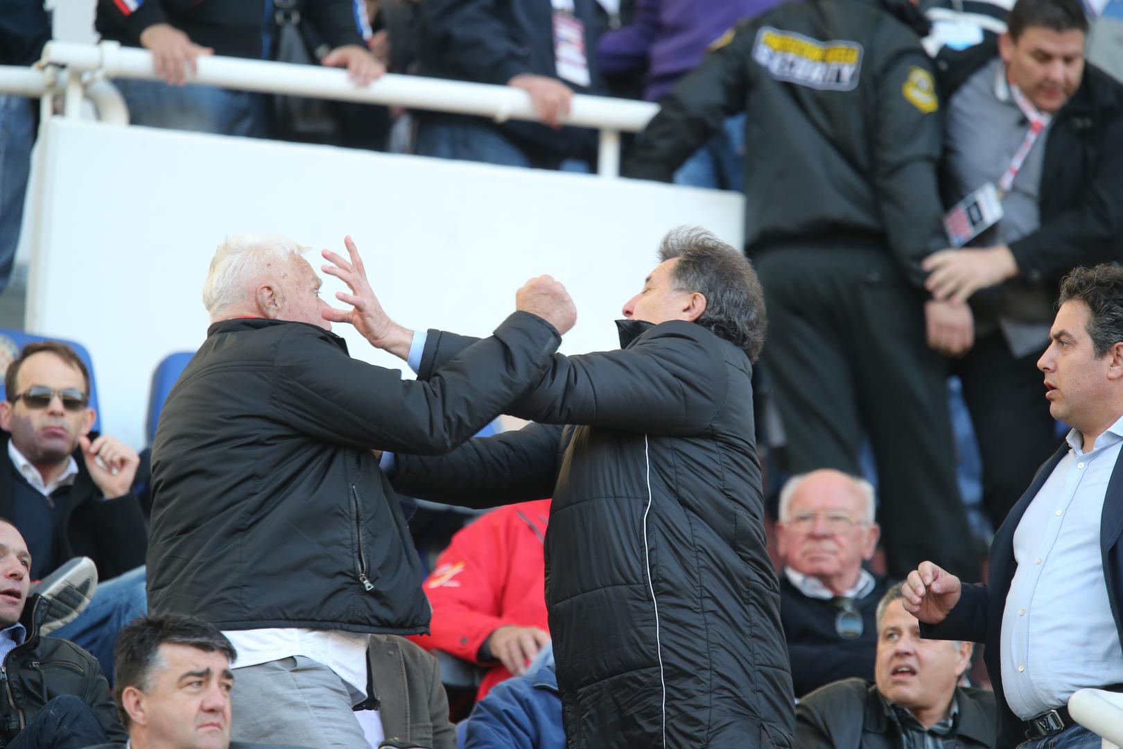 2014. - U loži Poljuda fizički se sukobio s bivšim igračem Hajduka, 77-godišnjim Ivom Begom.