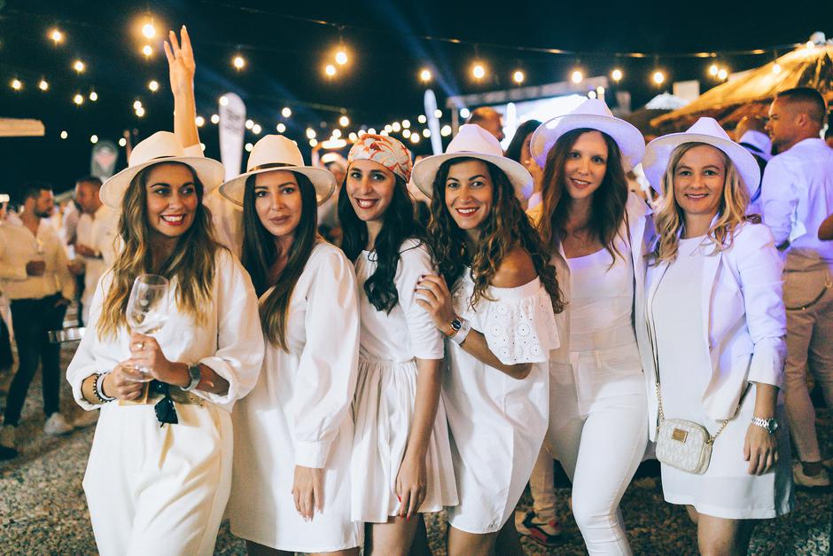 White party na Polidor beach baru