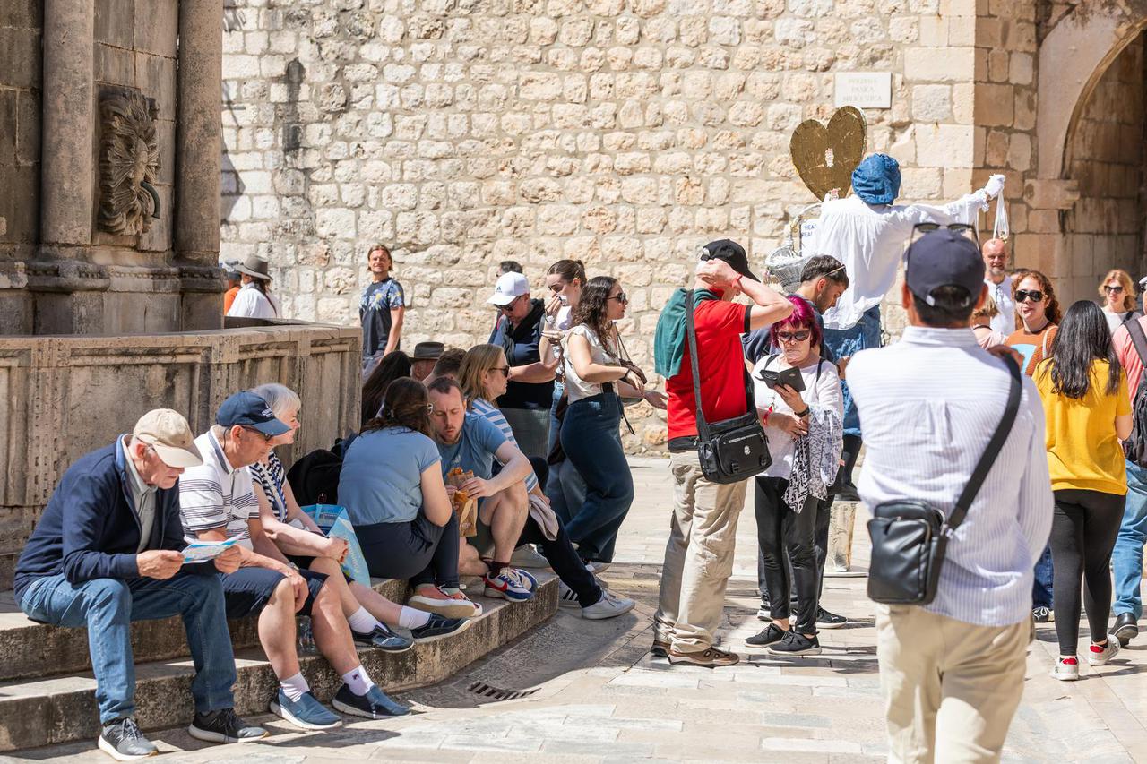 Prve turističke gužve u Dubrovniku