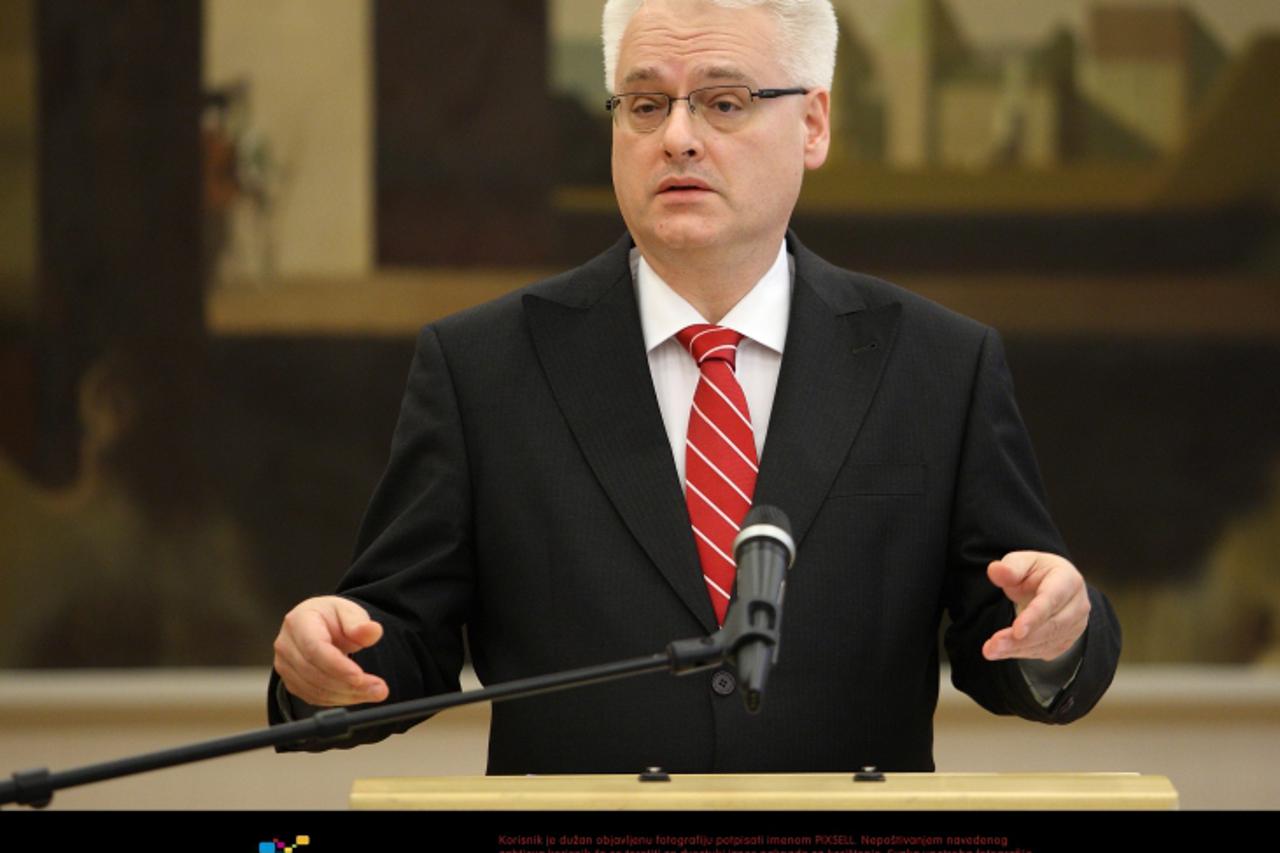 \'13.12.2011., Zagreb - Predsjednik DIP-a urucio je predsjedniku RH Ivi Josipovicu urucio je sluzbene i konacne rezultate parlamentarnih izbora 2011. Photo: Jurica Galoic/PIXSELL\'