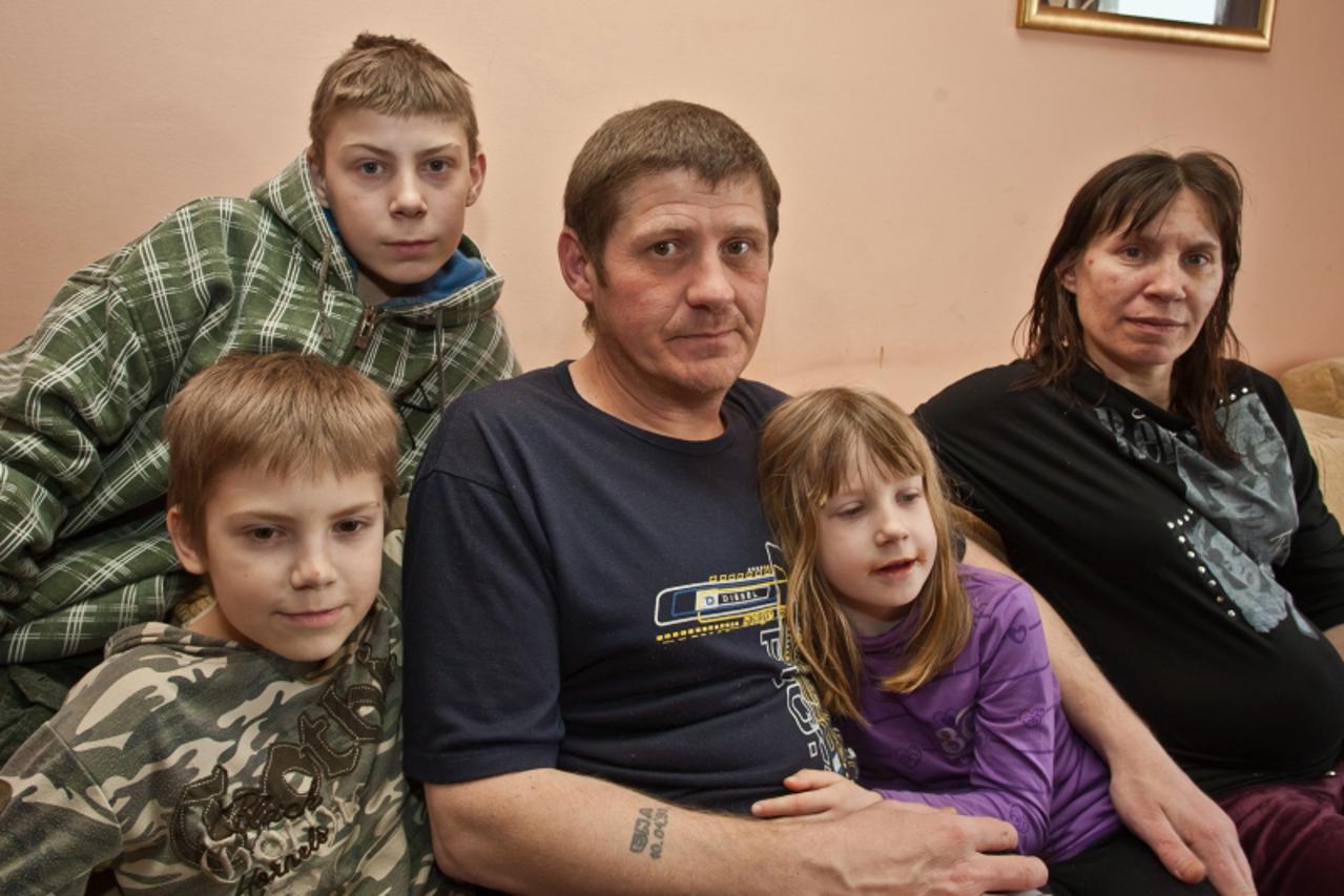 '04.03.2011.,VUKOVAR, prvi dan s obitelji Tihomira Purde nakon povratka iz Bosanskog pritvora i prva setnja Vukovarom na slobodi photo:Krunoslav Petric/PIXSELL'