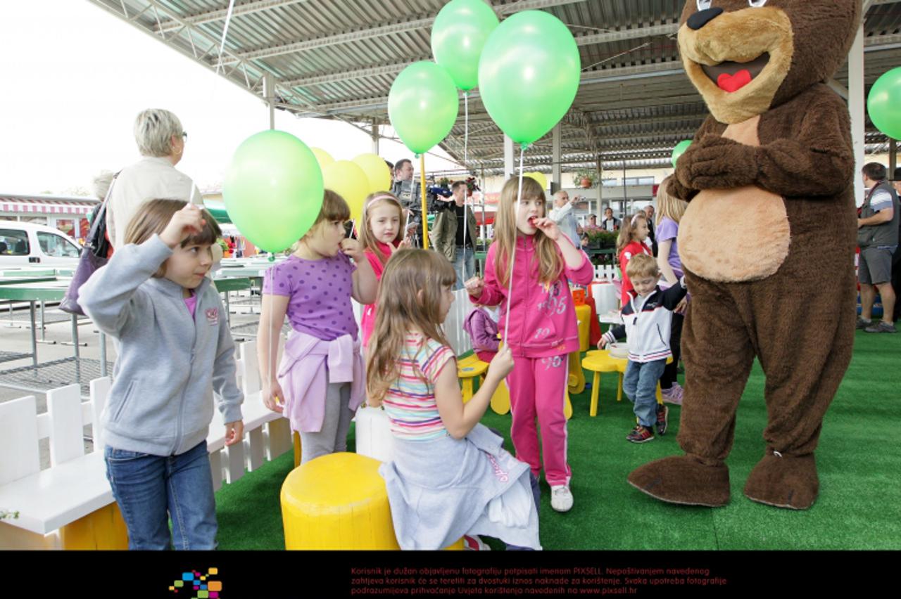 '24.05.2012., Koprivnica - Gradska tvrtka Komunalac na gradskoj je trznici otvorila djecju igraonicu Linoland povrsine 100 kvadratnih metara, u cemu je financijski sudjelovala i prehrambena kompanija 