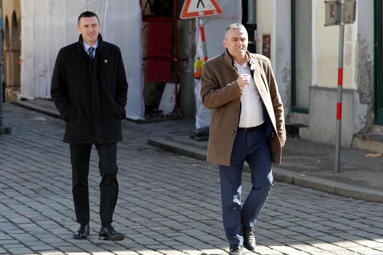 Zagreb: Ivan Penava i Stipo Mlinarić dolaze na sastanak parlamentarne većine