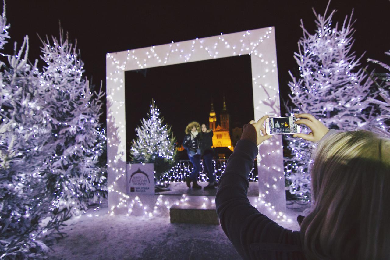 Advent u Klovićevim dvorima