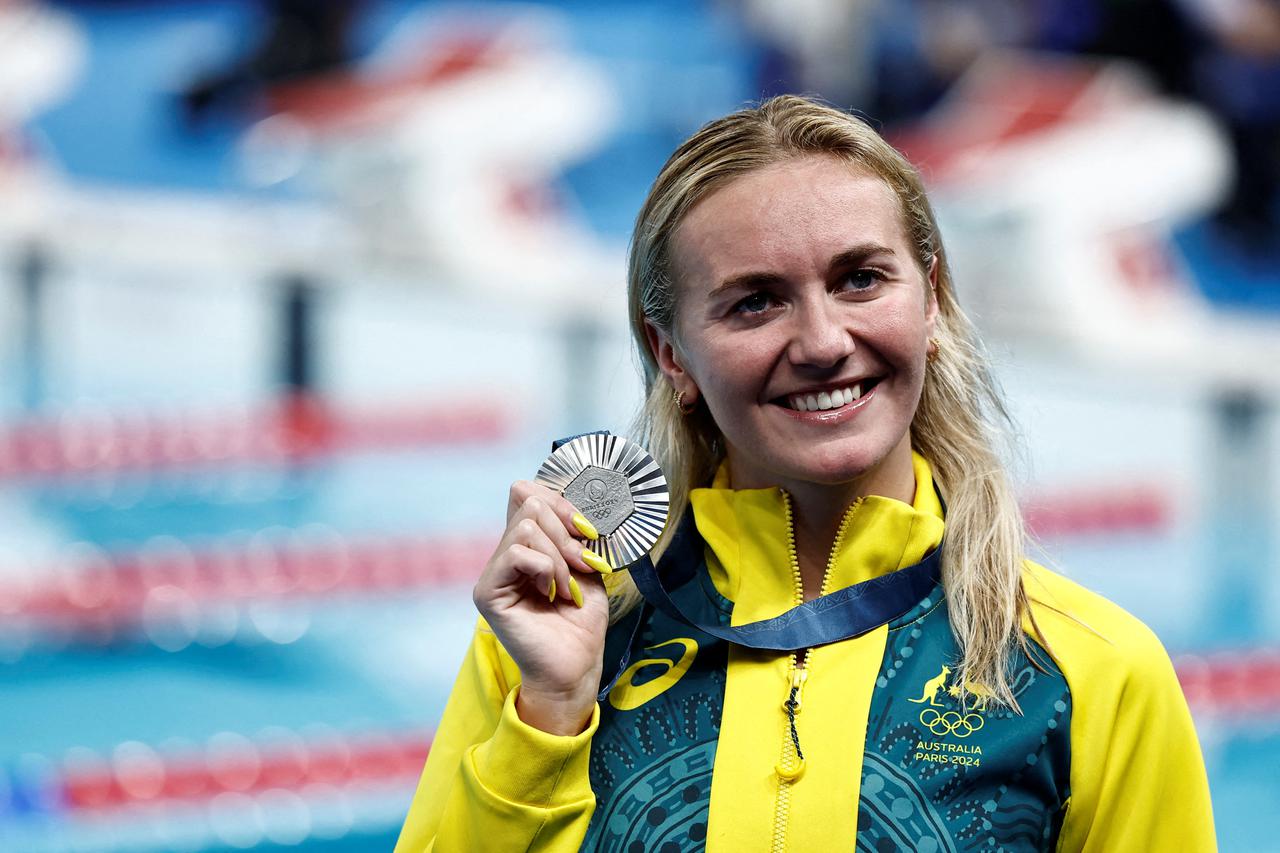 FILE PHOTO: Swimming - Women's 800m Freestyle Victory Ceremony