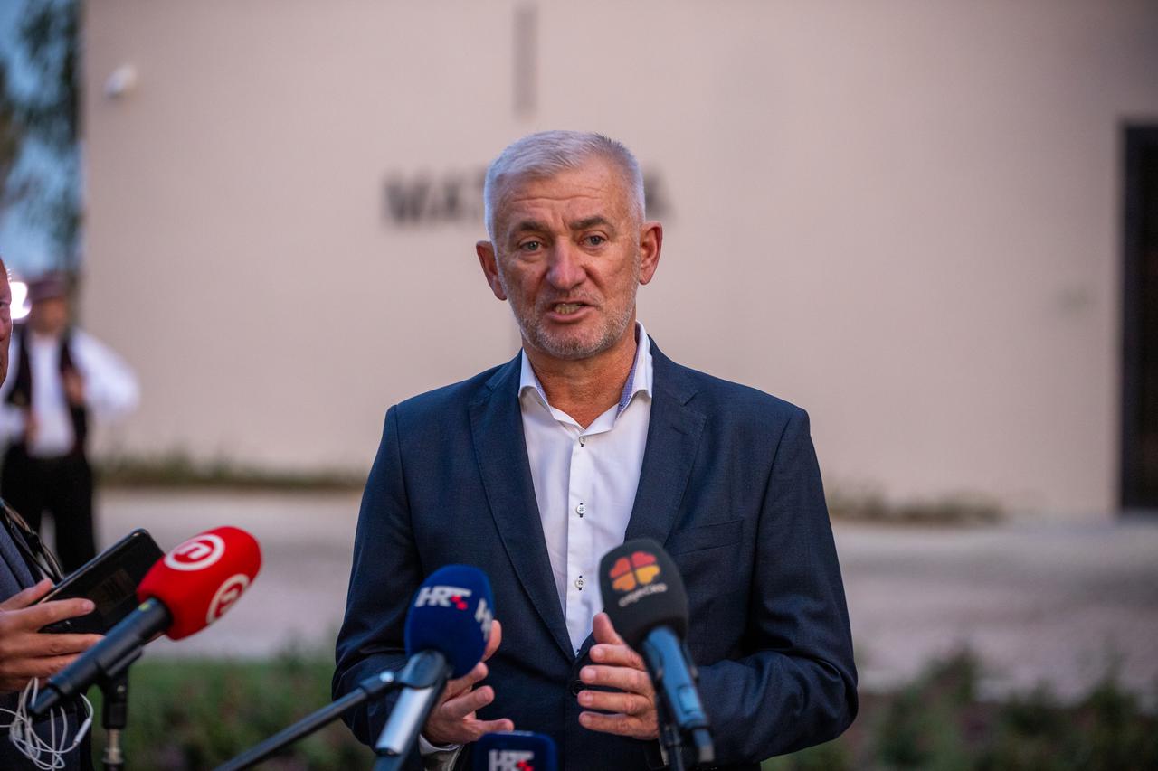 Čepin: Izjave za medije nakon otvorenja bolnice i hotela