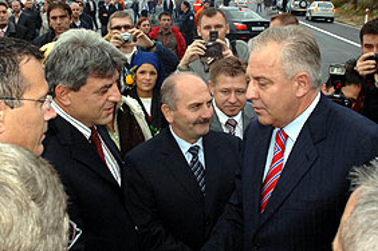 Prizor s otvaranja autoceste Zagreb - Rijeka