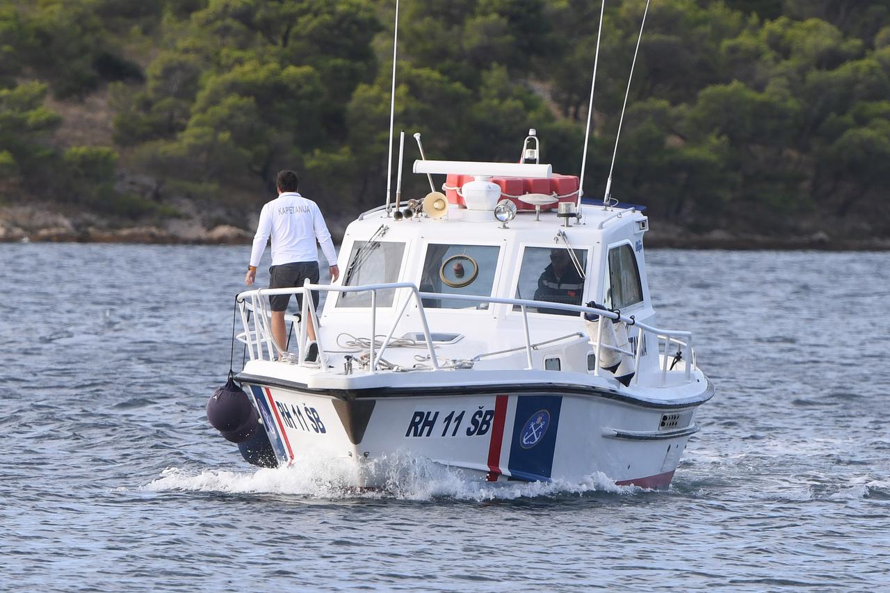 Šibenik: Brod Lučke kapetanije u kanalu sv. Ante