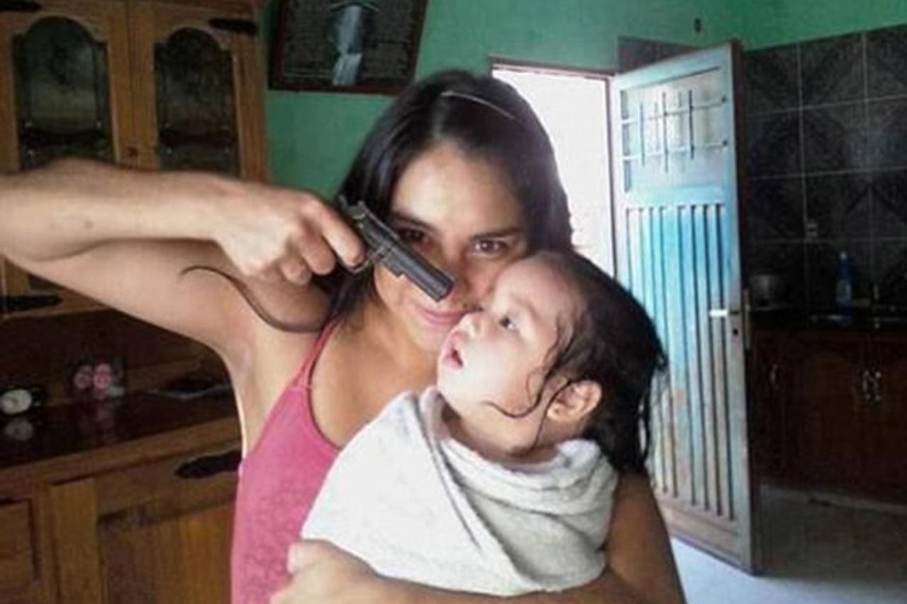 pištolj dijete beba facebook