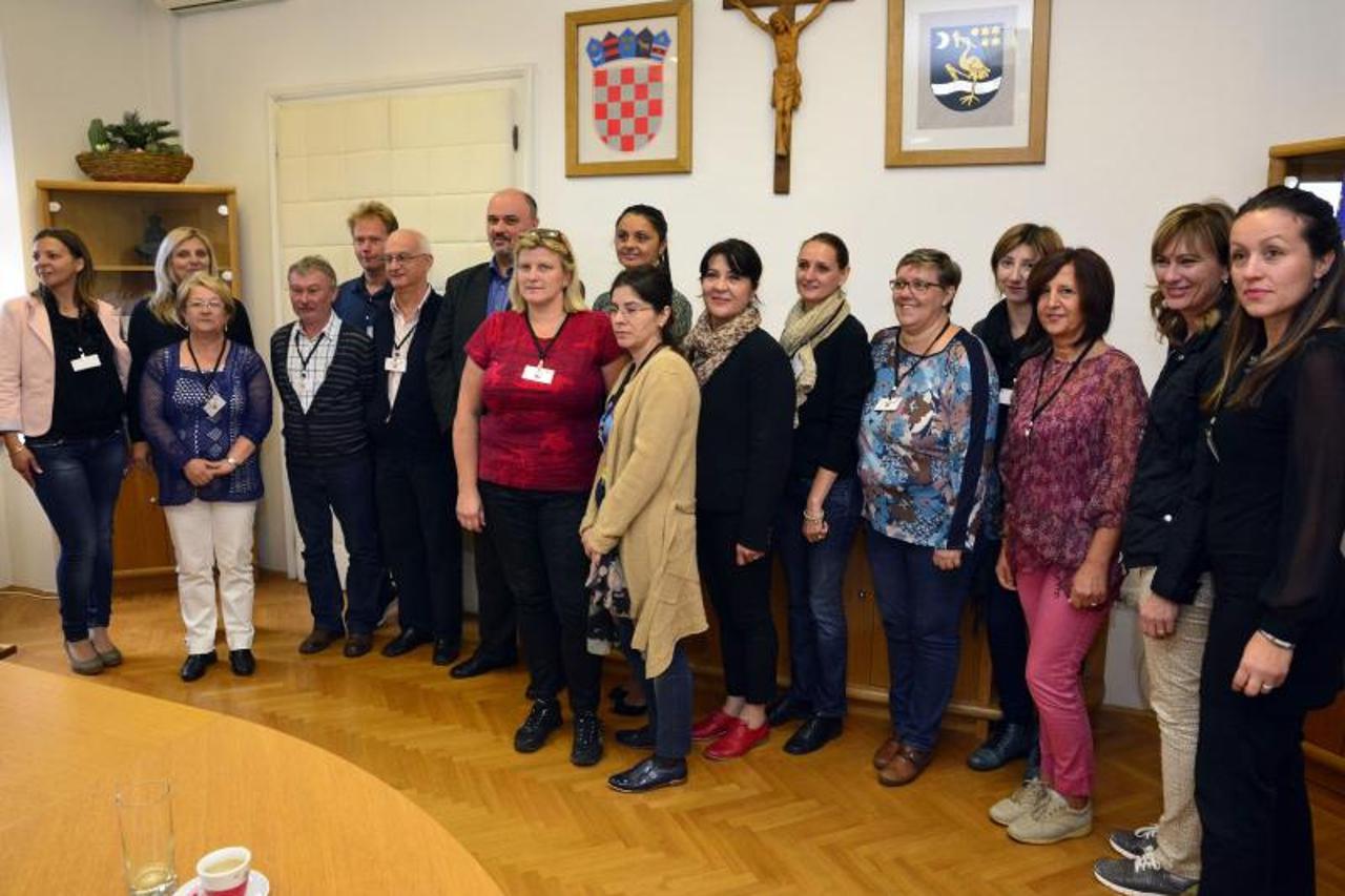 22.09.2016., Slavonski Brod - U Velikoj vijecnici Grada Slavonskog Broda odrzan je prijem za clanove Erasmus + KA2 projekta pod nazivom Skolska knjiznica kao istrazivacki centar za zastitu okolisa