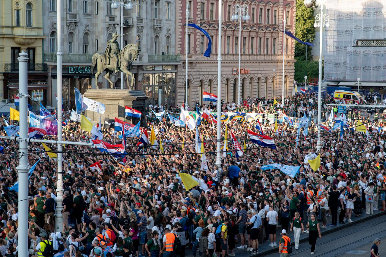 Zagreb: Antunovski hod mladih na Trgu bana Josipa Jelačića