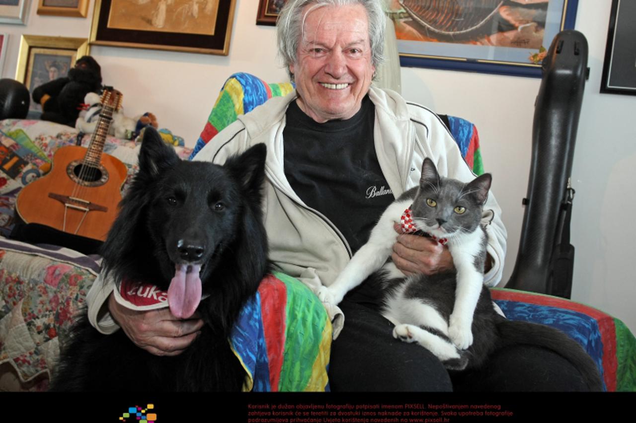 '03.04.2012., Zagreb - Glazbenik i kantautor Ibrica Jusic sa svoja dva kucna ljubimca, psom Bondom i mackom Kiki koja su mu stalna pratnja u zivotu. Photo: Jurica Galoic/PIXSELL '