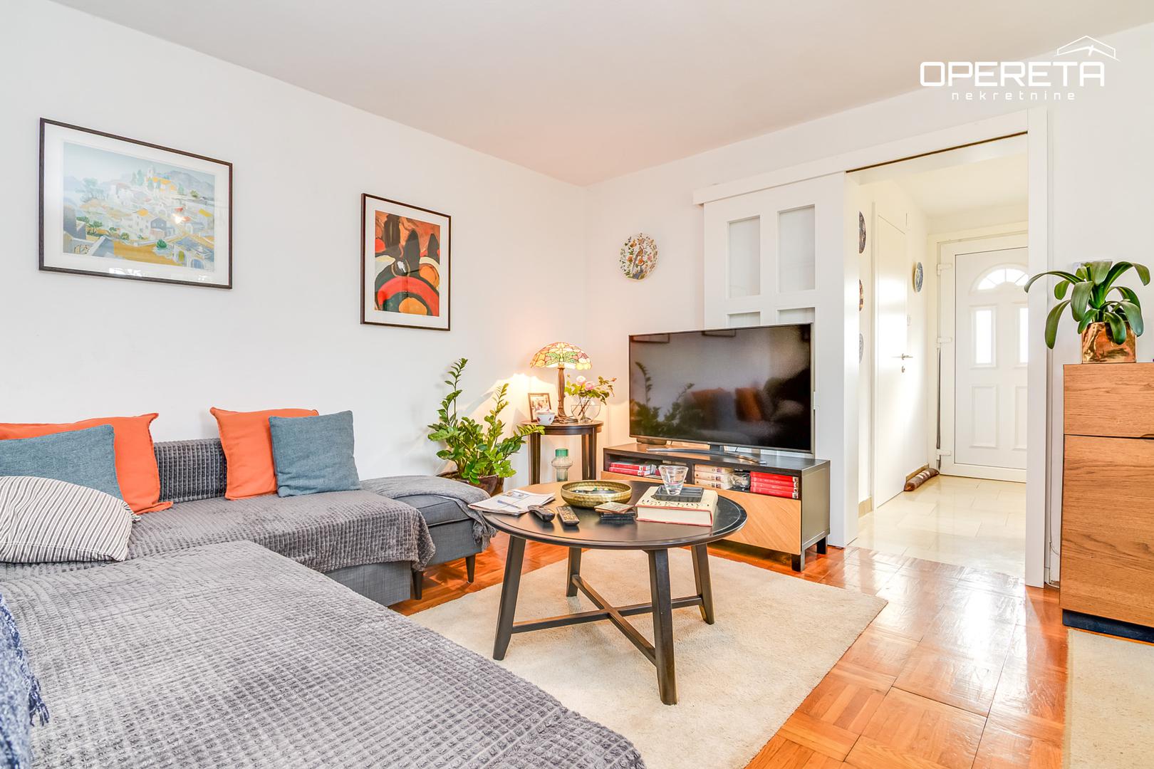 Nekretnina je unazad nekoliko godina značajno obnovljena: promijenjeno je krovište, postavljena PVC stolarija, uvedeno plinsko grijanje te je zamijenjena sva unutarnja stolarija.

