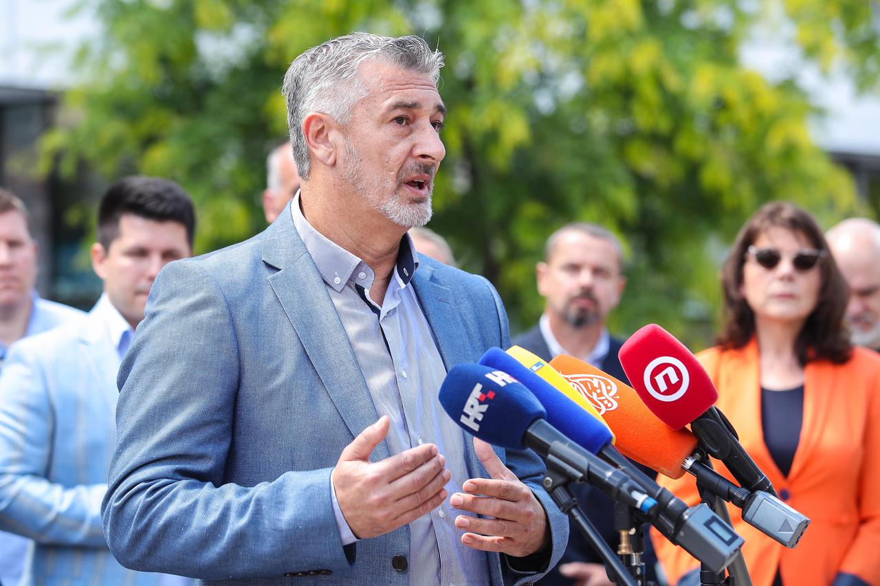 Zagreb: Konferencija za novinare stranke s Imenom i Prezimenom