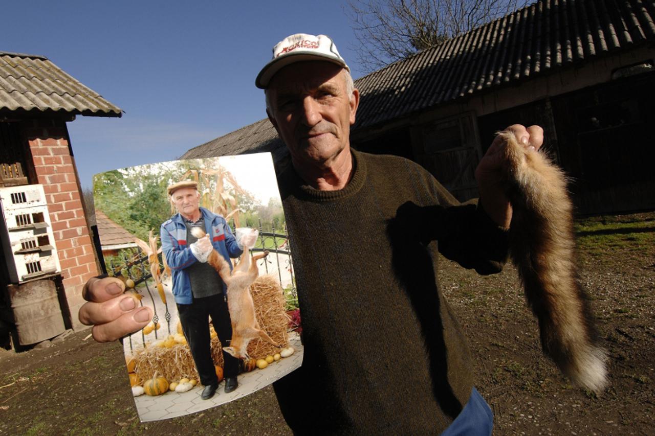 '11.11.2010., Prelog- Ivan Zadravec, 78- godisnji Prelozanin, u svom zivotu ubio je 600 lisica. Lisice se priblizavaju gradu Prelogu a Ivan ih je protekli tjedan ustrijelio cak 4. Ivanovi psi dresiran