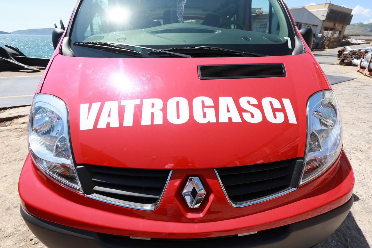 Vatrogasno vozilo i njegova oprema za intervencije