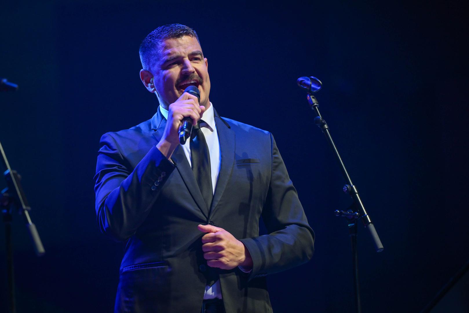 Program večeri bio je pomno odabran, a Tenori su priznali da nije bilo lako sažeti deset godina rada u jedan koncert. Ipak, publika je dobila presjek njihova glazbenog puta i svega po čemu su prepoznatljivi.