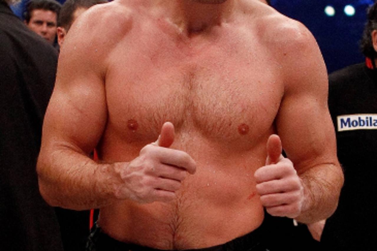 '19.02.2012, Olympiahalle, Muenchen, GER, WBC WM, Vitali Klitschko vs. Dereck Chisora, im Bild Vitali Klitschko (UKR schwarze Hose) // during the WBC Figth Vitali Klitschko vs. Dereck Chisora , on 201