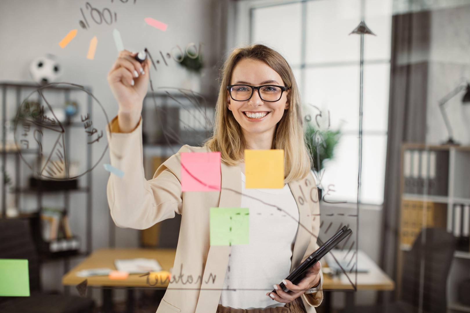 Strijelac: Ljubavni i poslovni odnosi mogli bi vas potpuno iznenaditi. Uran u sektoru partnerstava donosi dinamiku i uzbuđenje, a moguće su i nove prilike za zaradu. Bilo da se radi o novoj vezi ili suradnji, očekujte neočekivano – i pozitivno.