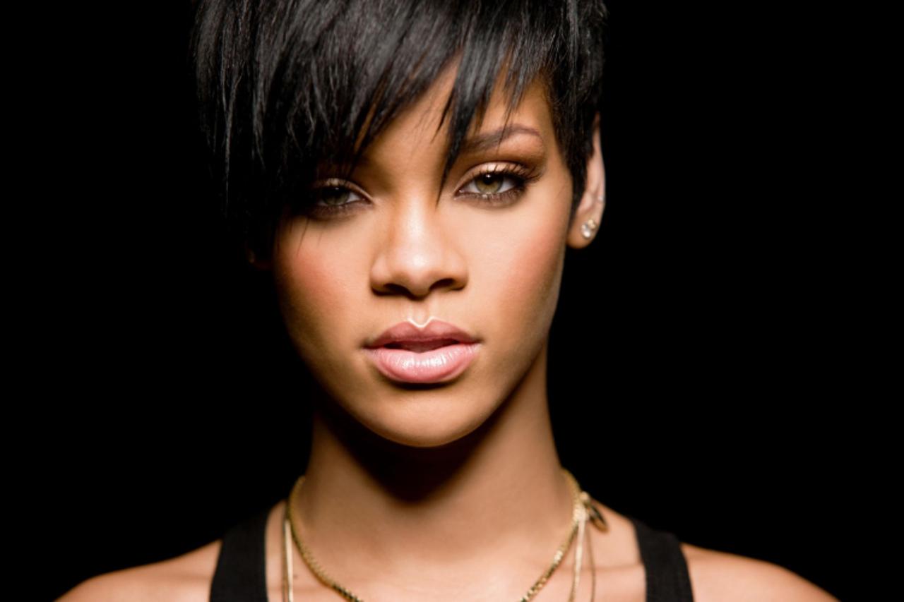 'Rihanna-Wallpaper-10'