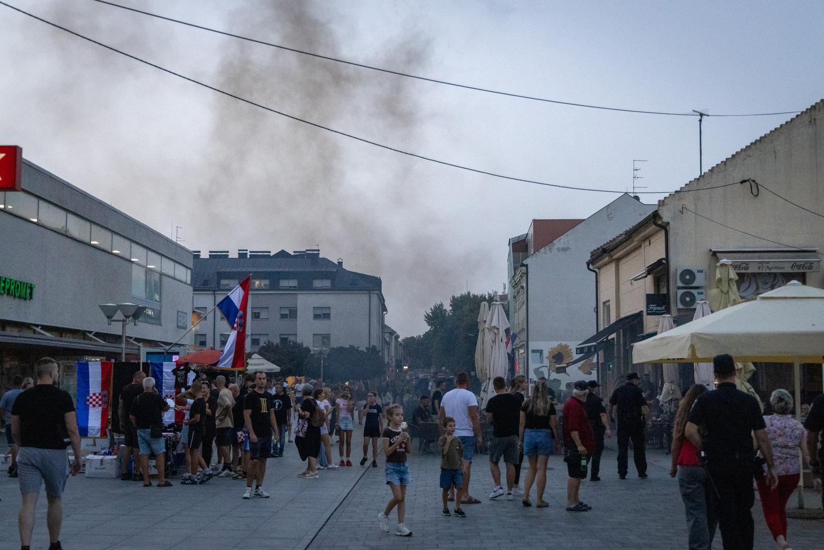 Veliko okupljanje očekuje se danas, kada će se u Gospodarskoj zoni Vukovar održati humanitarni koncert „Vukovar – Zajedno za budućnost“. Thompson će na pozornicu izaći u 20 sati, dok se ulazi za posjetitelje otvaraju u 17 sati.