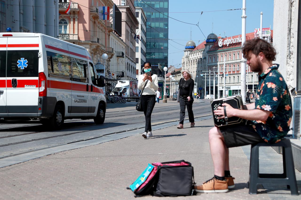 Zagreb: Argentinac Filipe Etkin prolaznicima donosi ritmove tanga