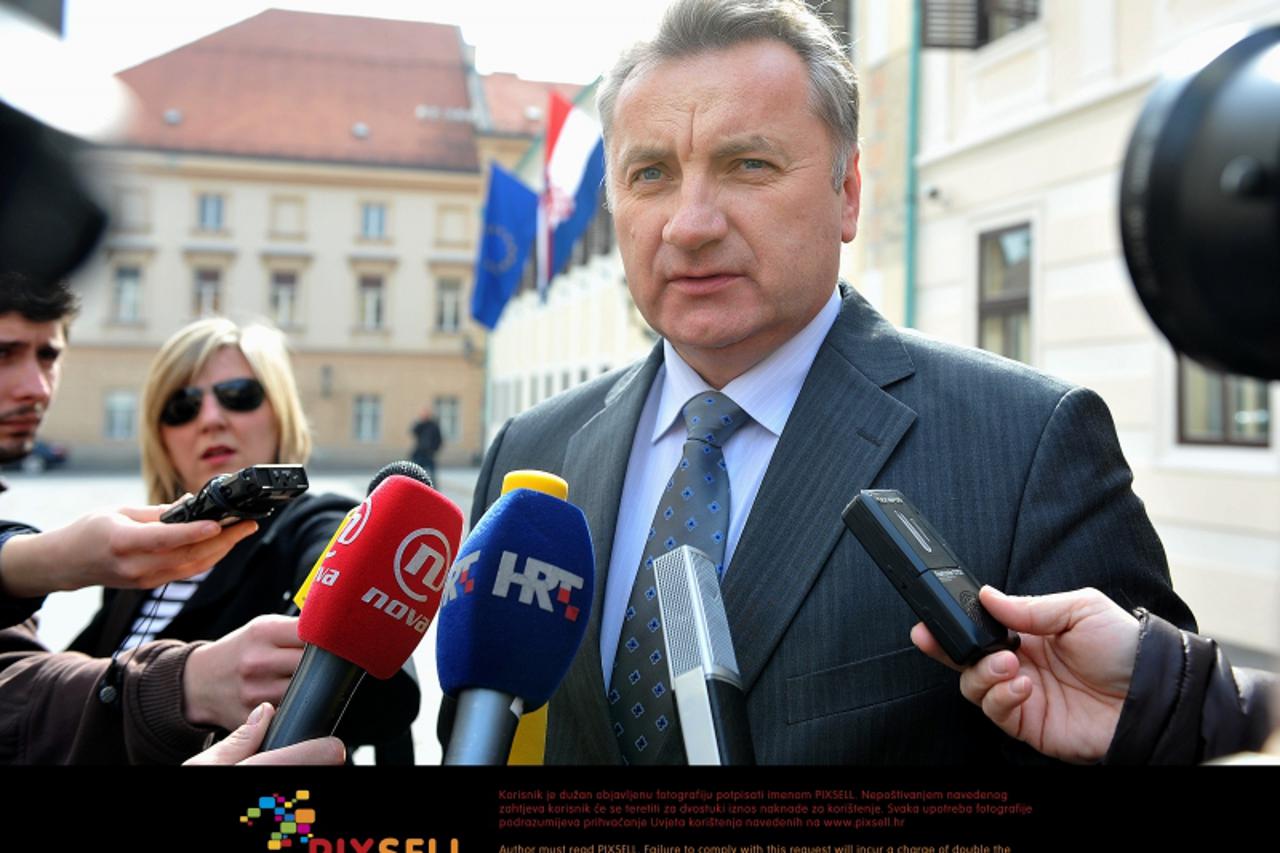 '10.03.2011., Trg sv. Marka 2, Zagreb - Ministar gospodarstva, rada i poduzetnistva Djuro Popijac dolazi na sjednicu Vlade.  Photo: Goran Stanzl/PIXSELL'