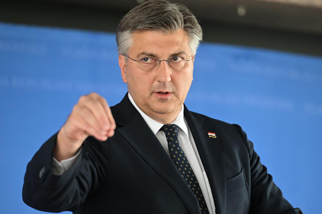 Zagreb: Andrej Plenković obratio se medijima nakon predstavljanja javnog poziva za unapređenje škola