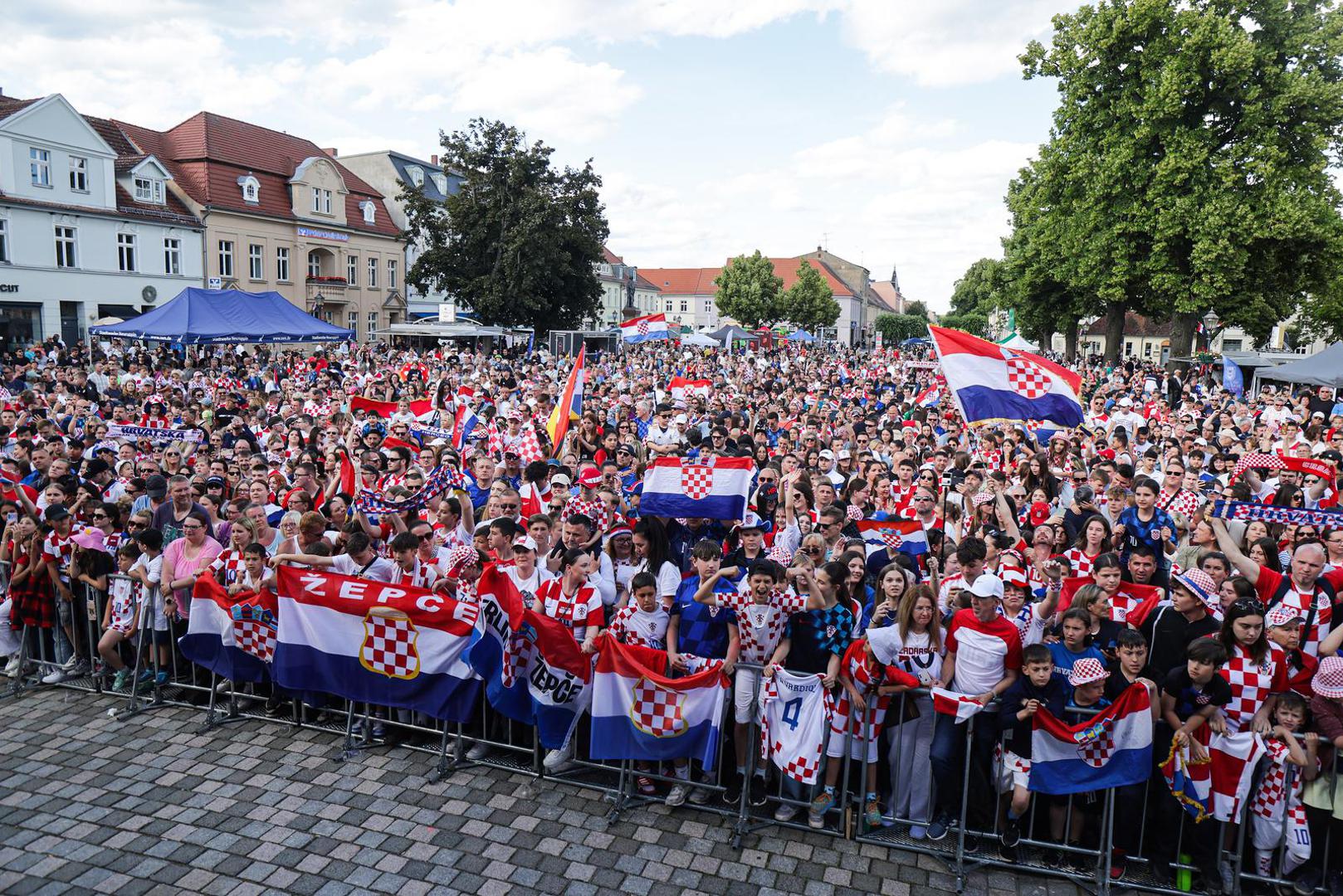 09.06.2024., Neuruppin, Njemacka - Dolazak navijaca na trg uoci dolaska Hrvatske nogometne reprezentacije u kamp. Photo: Luka stanzl/PIXSELL