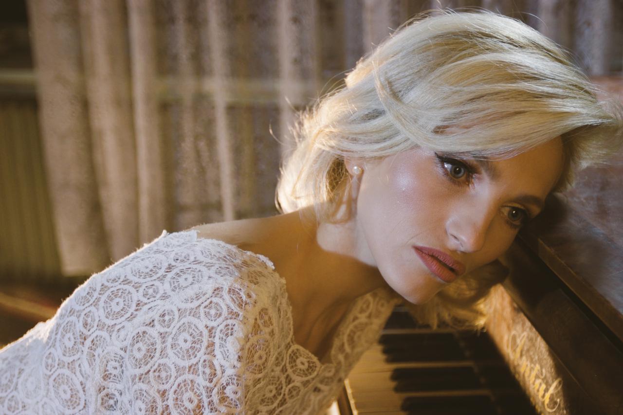 Tonka – „Netko se događa“