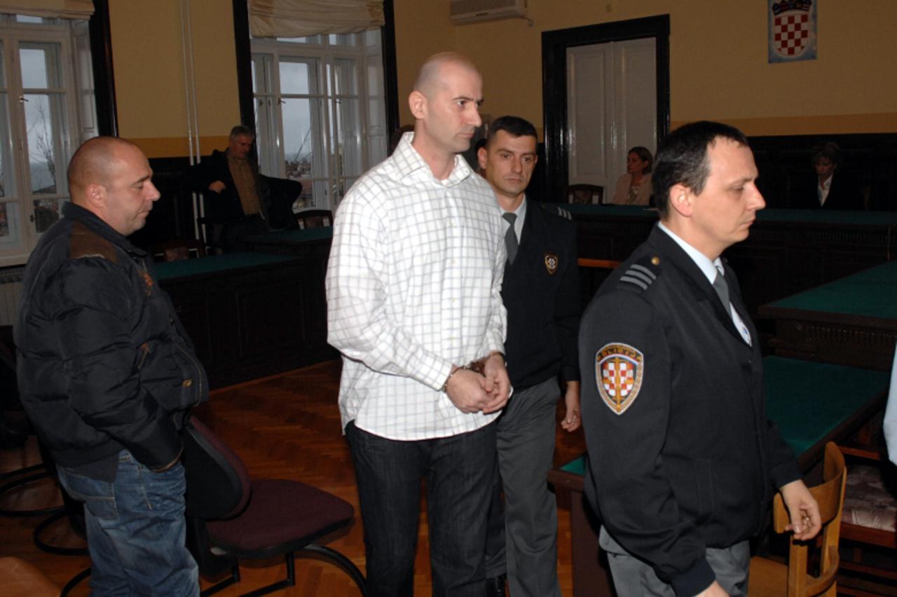\'08.12.2010. Rijeka, Sudac Sasa Cvijetic izrice presudu za uporabu opojnih droga Sasi Petrusevskom(na slici), Ediju Biasiolu i Mati Saricu na Zupanijskom sudu. Photo: Goran Kovacic/PIXSELL\'