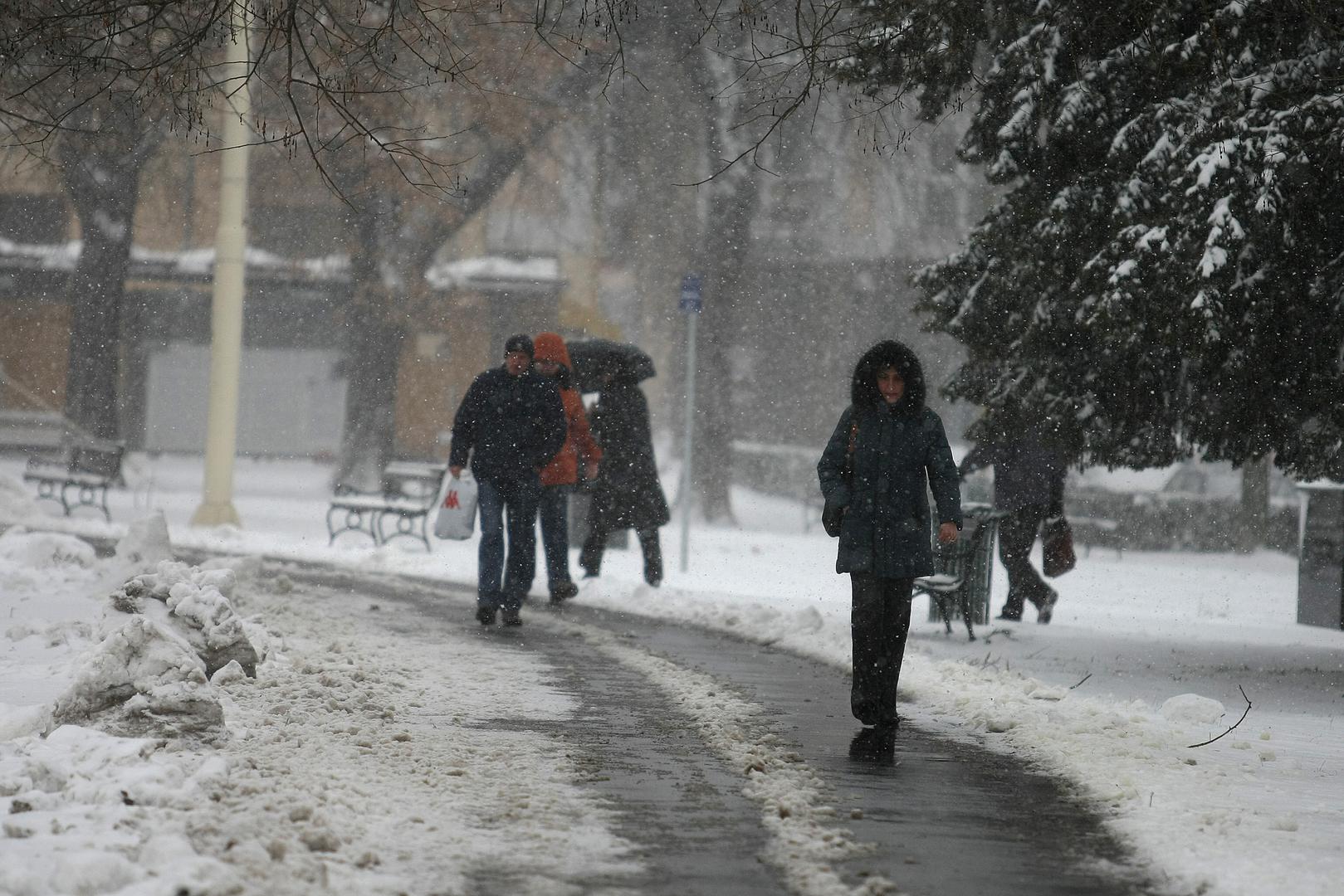 Naravno, ovako se Osijek nije probudio jutros, već prije točno 11 godina. Građani su tako 15. ožujka 2011. morali izvaditi jakne i vratiti se u zimsko raspoloženje jer je snijeg bio svugdje.

