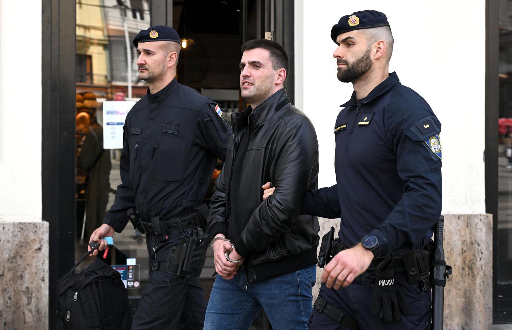 10.04.2025., Zagreb - Policija privodi osumljicenog navodno povezanog s trgovinom drogom na Trgu bana Josip Jelacica. Photo: Marko Lukunic/PIXSELL