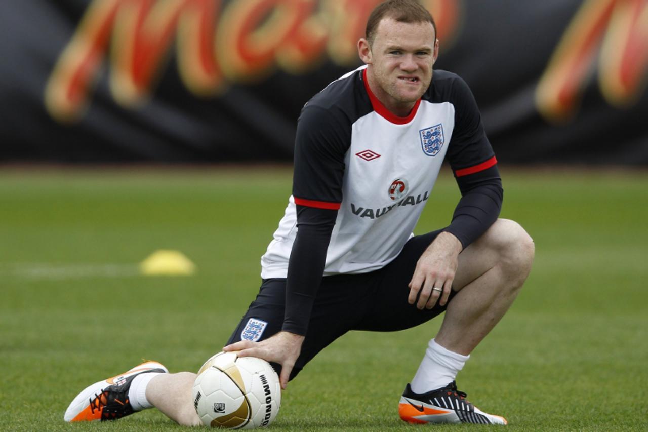 'England\'s Wayne Rooney attends a team training session in London Colney, north of London October 4, 2011. England are due to play Montenegro in a Euro 2012 qualifier in Montenegro on October 7, 2011