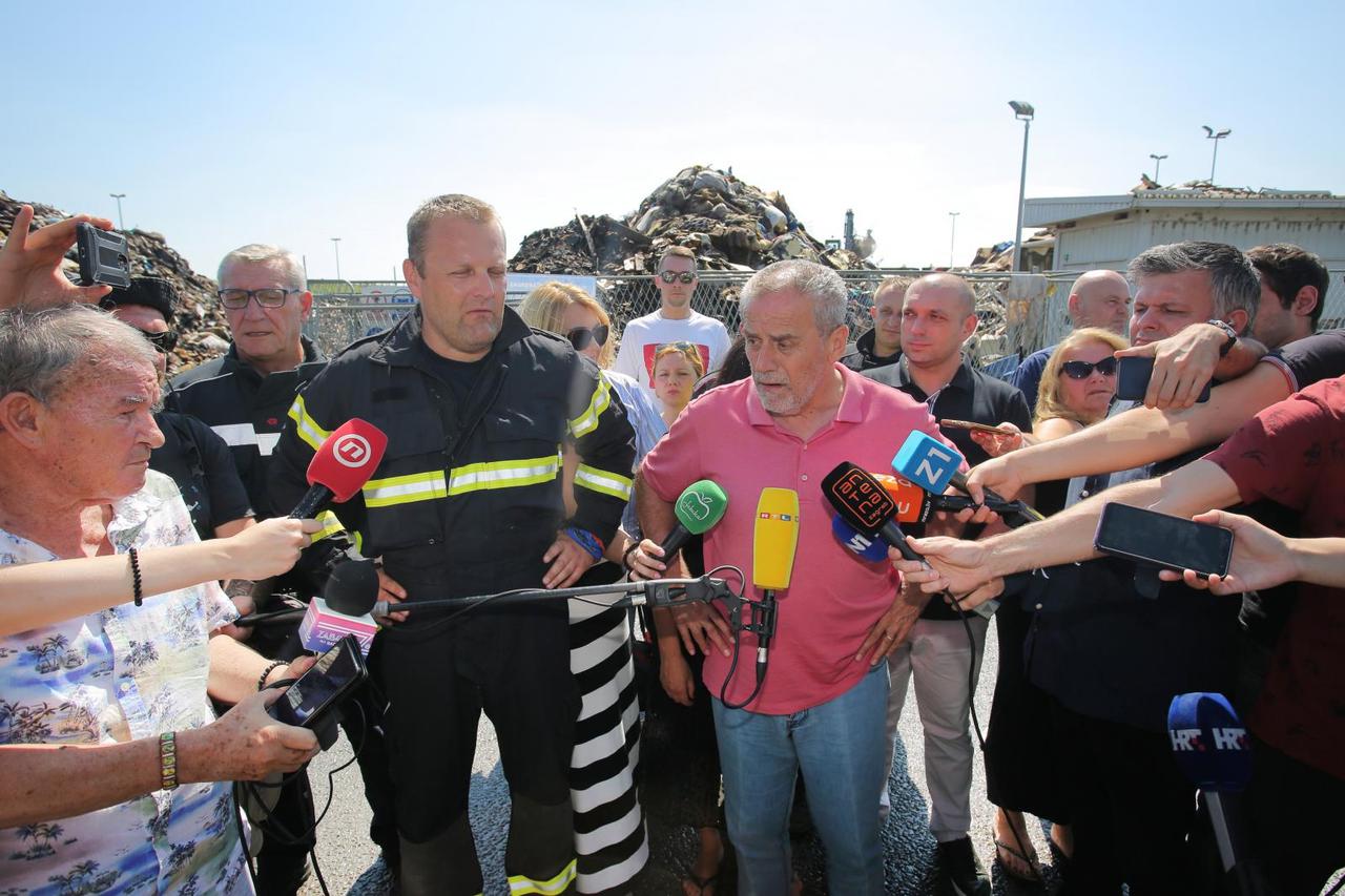 Milan Bandić obišao požarište na Jakuševcu
