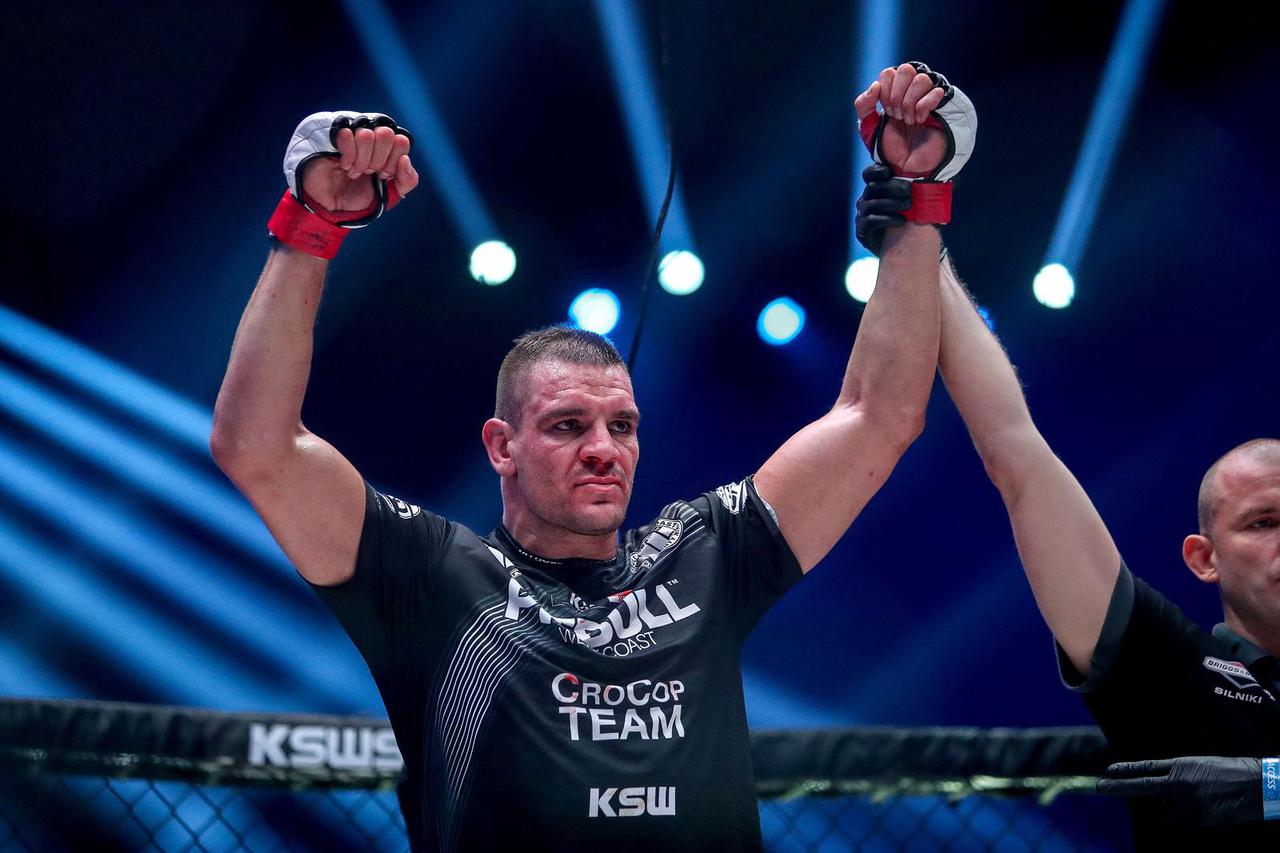 Zagreb: Borilački spektakl KSW 51, Ante Delija - Oli Thompson
