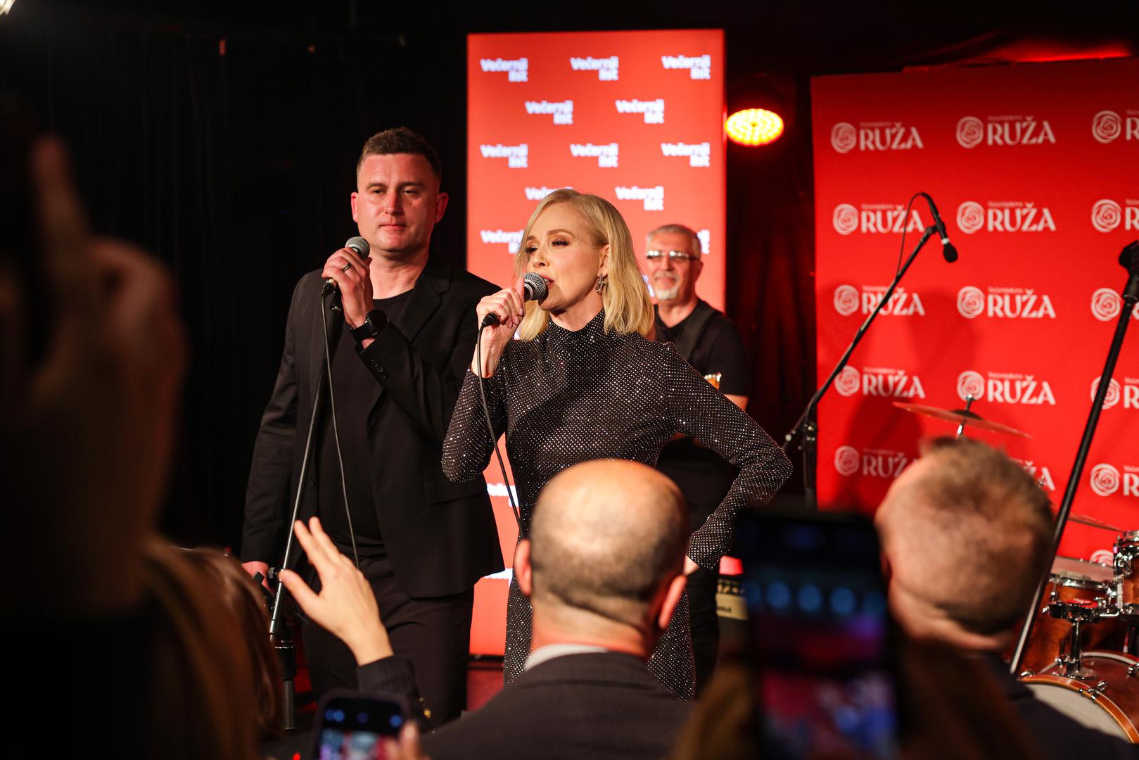 Istodobno, upravo su glasovi tih istih čitatelja davali poseban značaj i težinu onima koji su djelovali na javnoj sceni.