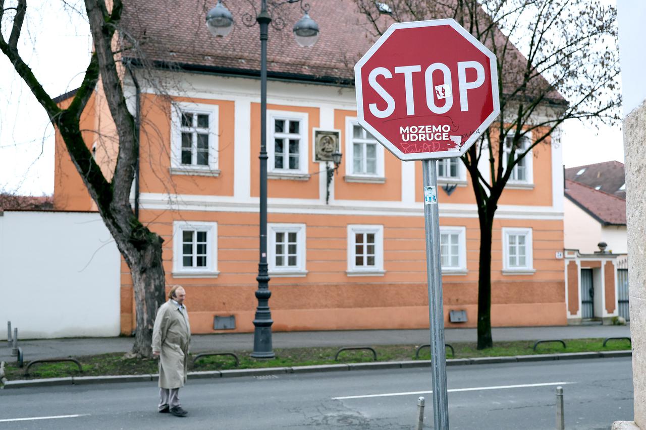 Zagreb: Politička "dorada" znaka stop