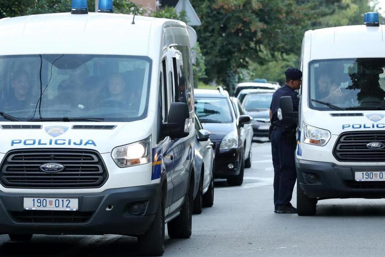 policija