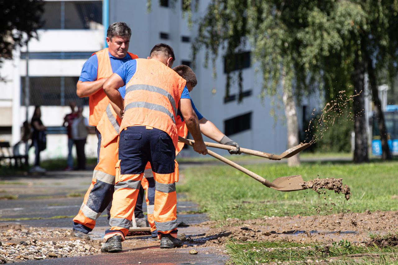 Puknuće magistralnog cjevovoda na Sarajevskoj ulici - Novi Zagreb bez vode