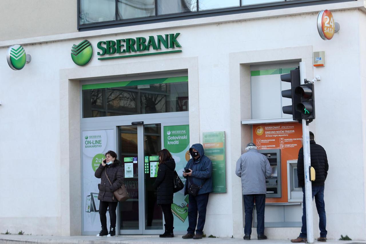 HNB proglasio dvodnevni moratorij na Sberbanku, klijenti dnevno mogu raspolagati s 7280 kuna