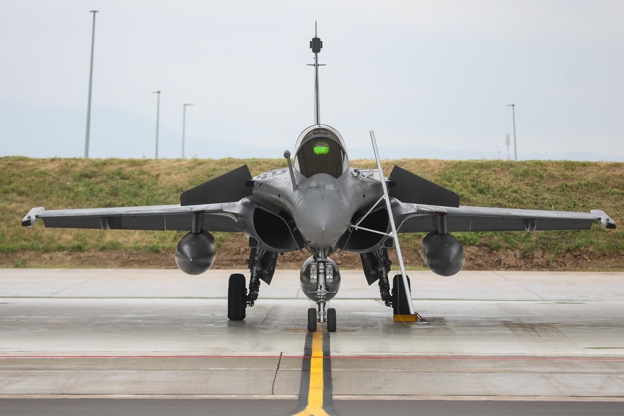 Zagreb: Rafalei će, dok nisu u zraku, biti parkirani u hangarima u vojarni